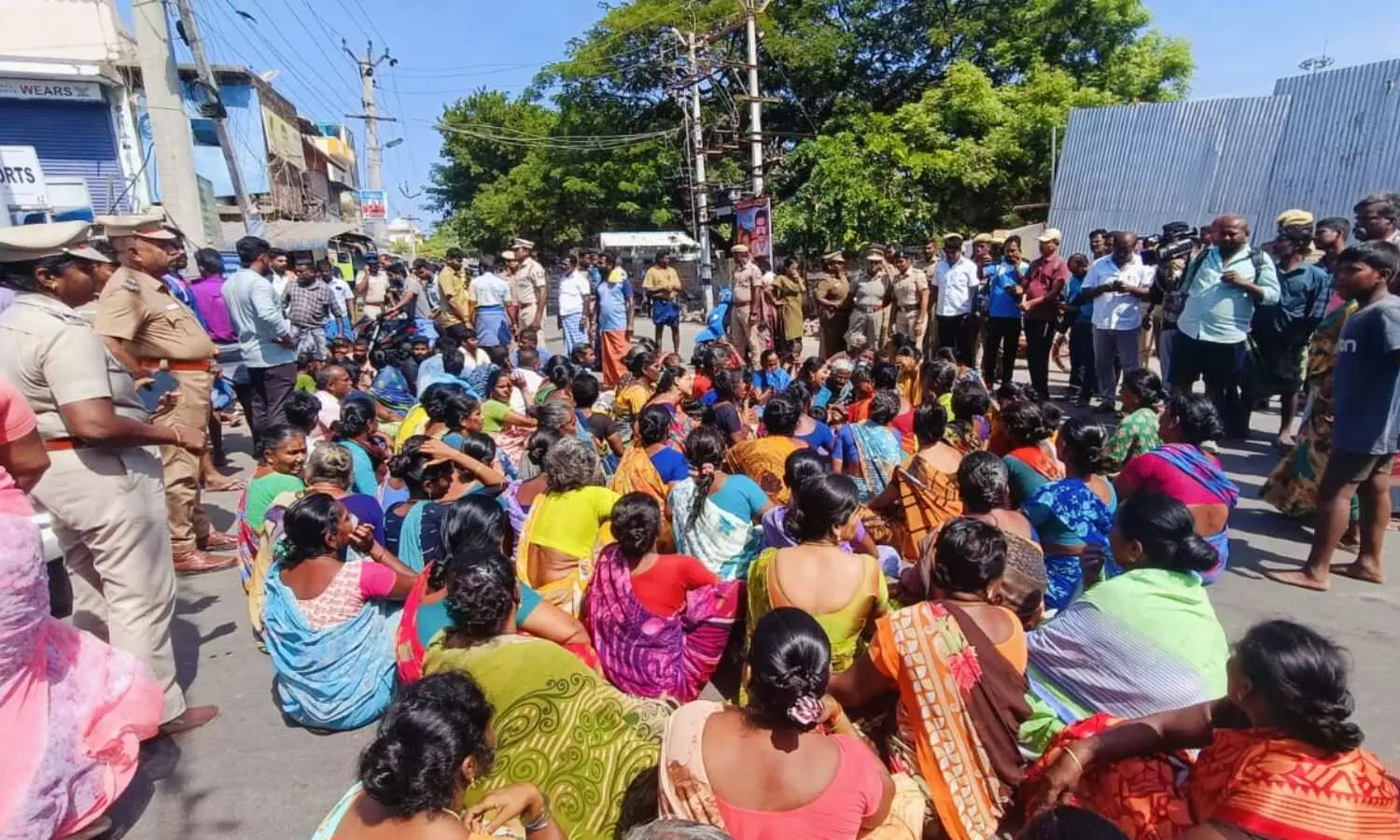 Fisherman dies in collision with Sri Lankan Navy boat; community members stage protest in Rameswaram Fisherman dies in collision with Sri Lankan Navy boat; community members stage protest in Rameswaram