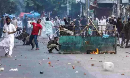 India suspends all train services to Bangladesh indefinitely India suspends all train services to Bangladesh indefinitely