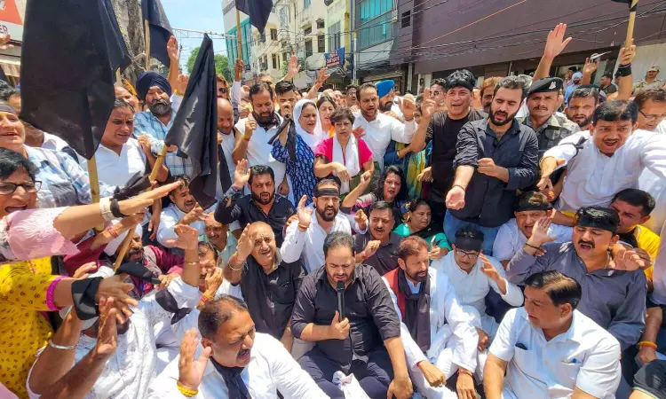 Art 370 abrogation anniversary: Cong and PDP protest, BJP celebrates; J-K leaders claim house arrest Art 370 abrogation anniversary: Cong and PDP protest, BJP celebrates; J-K leaders claim house arrest