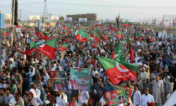Thousands of supporters of Pakistans imprisoned ex-Prime Minister Khan rally to demand his release