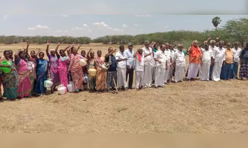 Kadaiyakudi villagers stage protest on parched lake bed, demand for water bodies to be filled