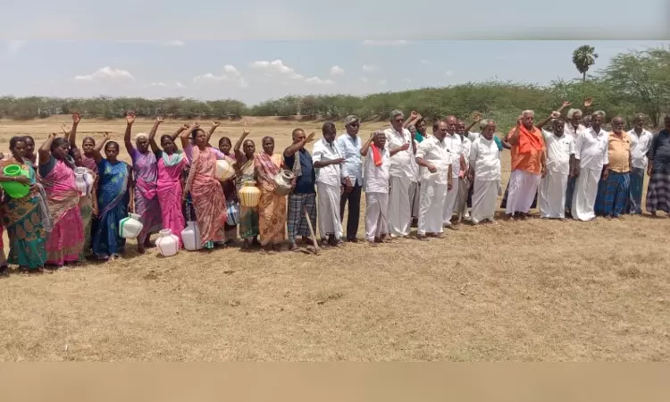 Kadaiyakudi villagers stage protest on parched lake bed, demand for water bodies to be filled