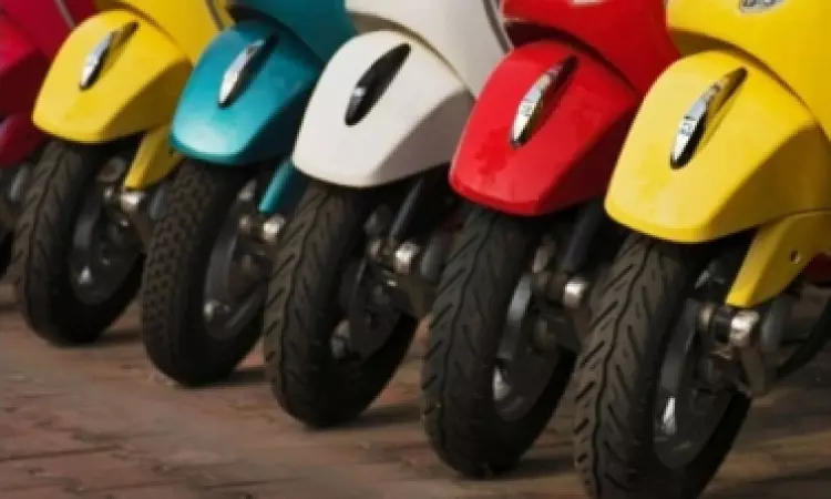 India auto sales cross 24.3 lakh units in July, two-wheelers post 12.4 pc growth India auto sales cross 24.3 lakh units in July, two-wheelers post 12.4 pc growth