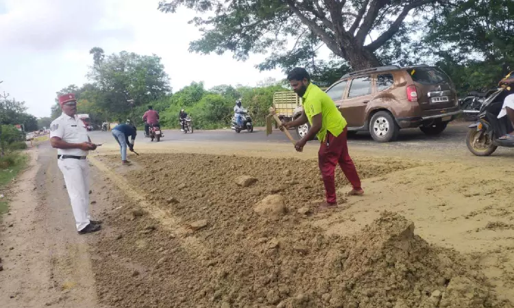 Activists, locals call for action against lorries spilling sand on Karaikal-Nagapattinam NH