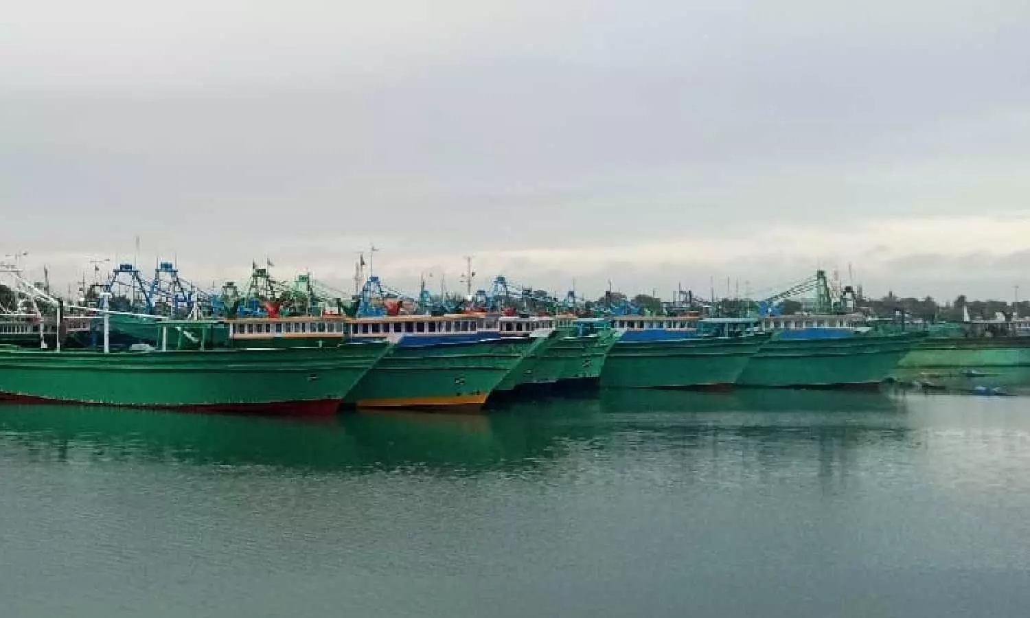 Thoothukudi boats anchored due to ice bar price hike