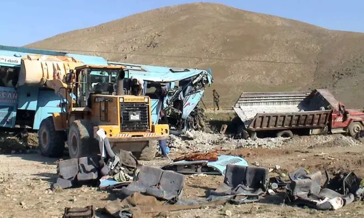 Bus carrying Shiite pilgrims from Pakistan to Iraq crashes in Iran, killing at least 28 people Bus carrying Shiite pilgrims from Pakistan to Iraq crashes in Iran, killing at least 28 people