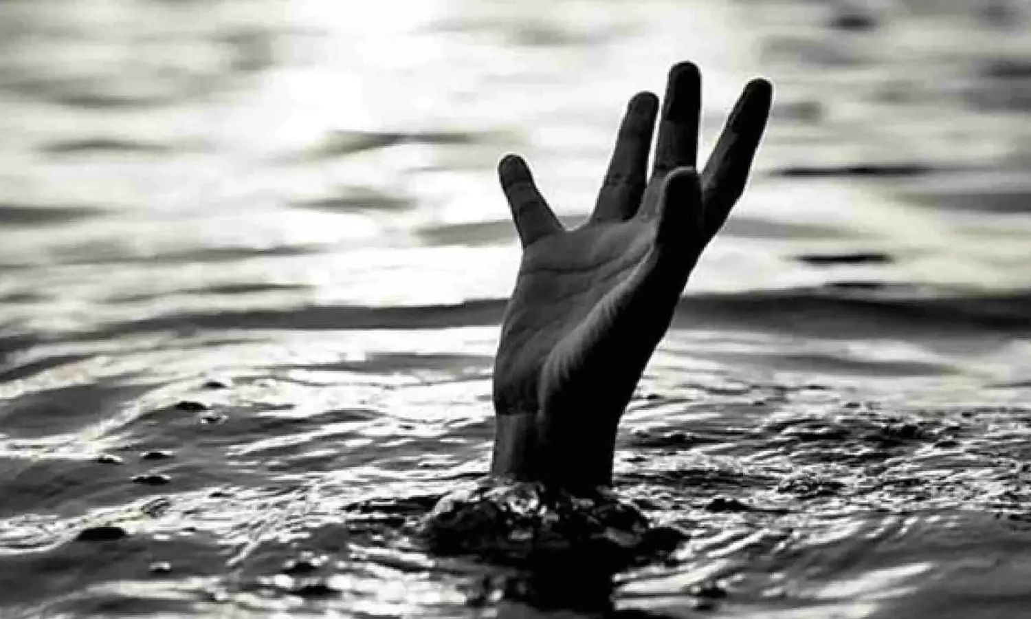 Two class 4 boys drown in village tank near Sirkazhi Two class 4 boys drown in village tank near Sirkazhi