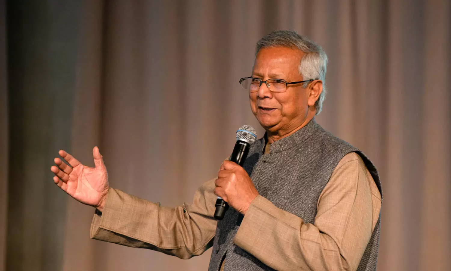 Bangladeshs Yunus seeks help of religious leaders in collecting accurate info about attacks on minorities