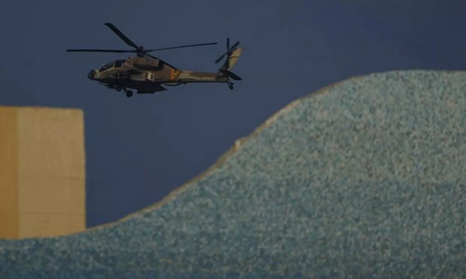 Israel and Hezbollah trade heavy fire before pulling back, jolting a region braced for war
