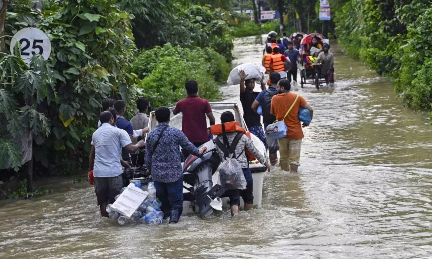 Gujarat: Tractor-trolley swept away in flooded river amid rain; 10 rescued, 7 missing