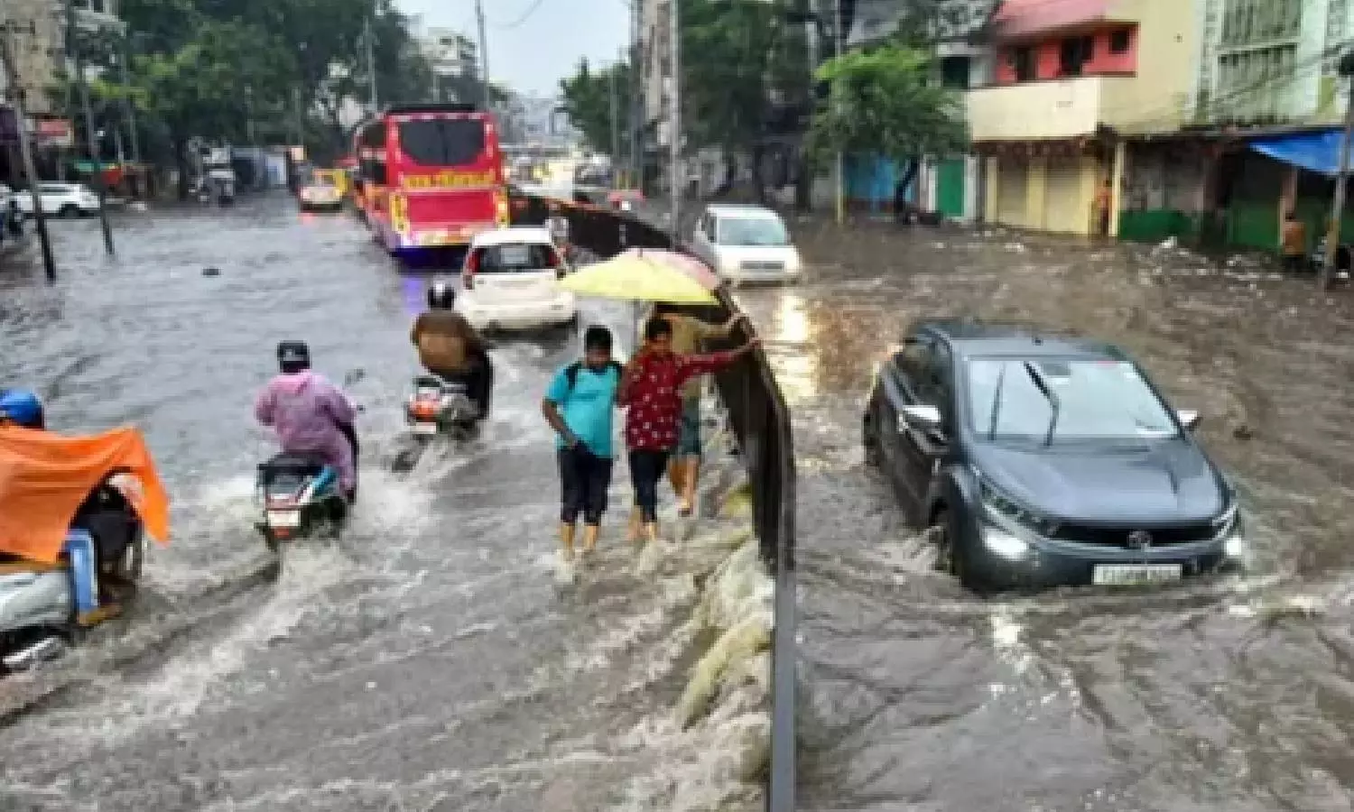 Nine die as heavy rains lash many parts of Tgana; CM holds emergency review