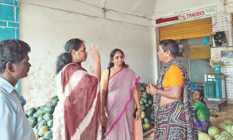 Tahdcos micro credit scheme to rescue Koyambedu market vendors from loan sharks