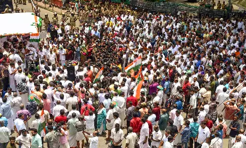 Congress takes out protest march to Secretariat demanding Kerala CMs resignation