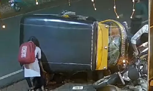 14-year-old girl lifts auto to save mother in Mangaluru