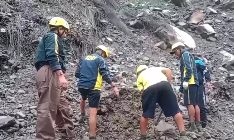 Landslide on Kedarnath route: Death toll climbs to five Landslide on Kedarnath route: Death toll climbs to five