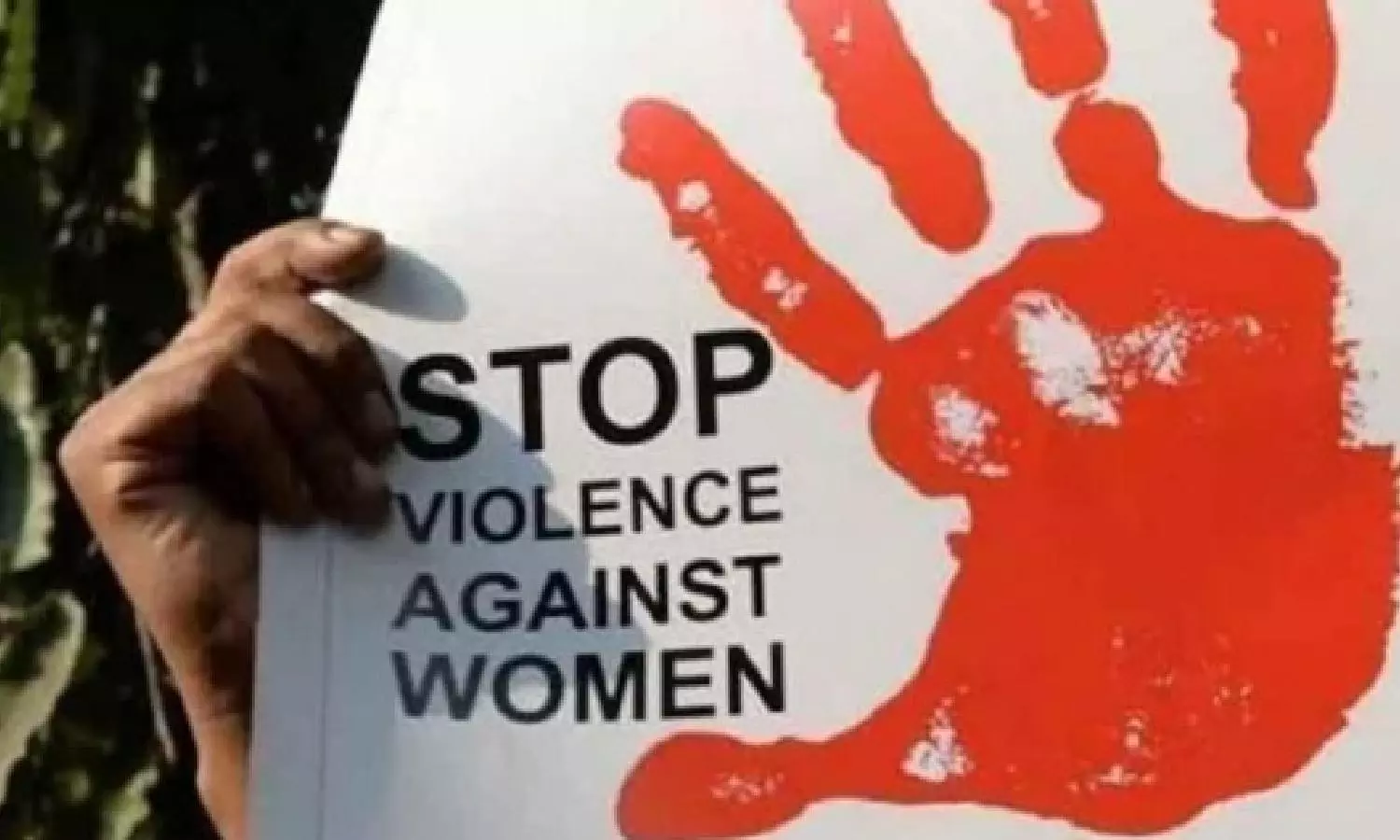 2 Army officers attacked, their female friend raped by miscreants near Mhow in MP