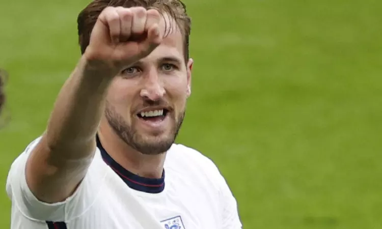 Harry Kane scores twice in his 100th game for England. Ake injured in Netherlands game Harry Kane scores twice in his 100th game for England. Ake injured in Netherlands game