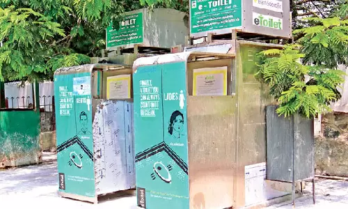 Lack of functional public toilet at Arani bus stand causes distress to travellers