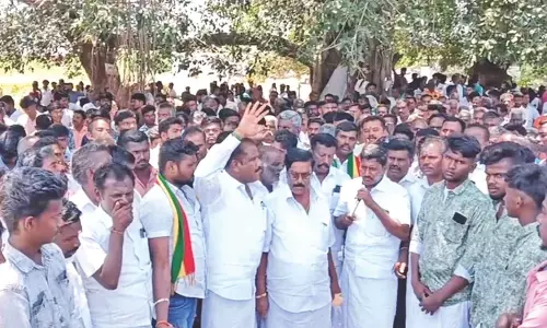 Drunken youths cause ruckus at Karur bakery, assault public; residents seek their arrest