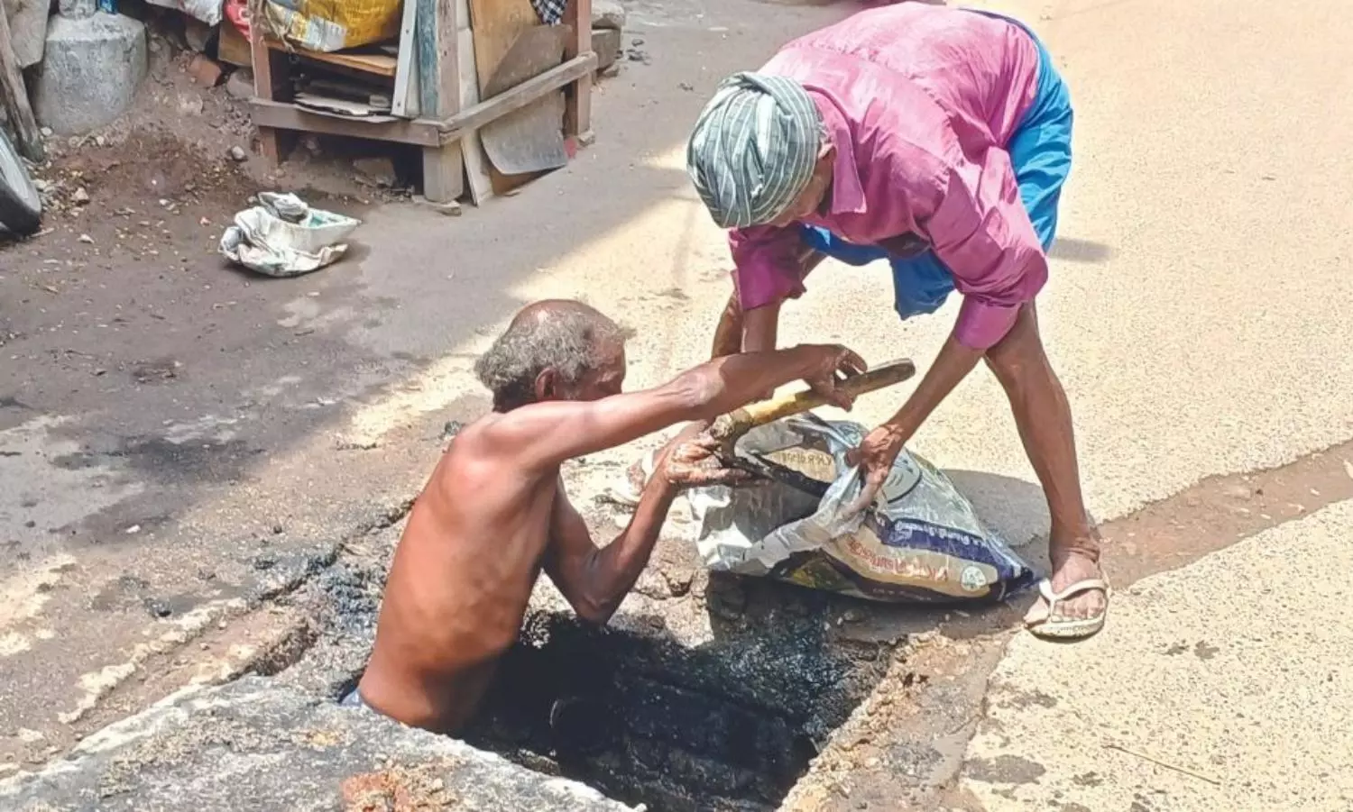 Manual Scavenging at Koyambedu market: FIR filed against CMDA contractor Manual Scavenging at Koyambedu market: FIR filed against CMDA contractor
