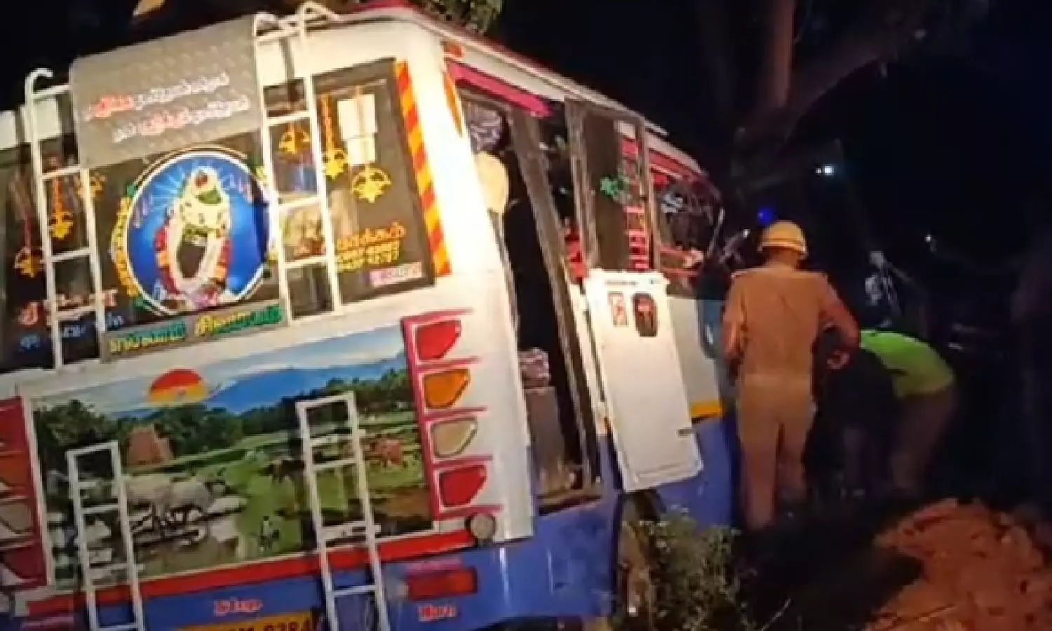 6 killed as vehicle rams into roadside tree near Ulundurpet