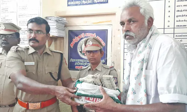 Thanjavur cops find lost money, return to farmer Thanjavur cops find lost money, return to farmer