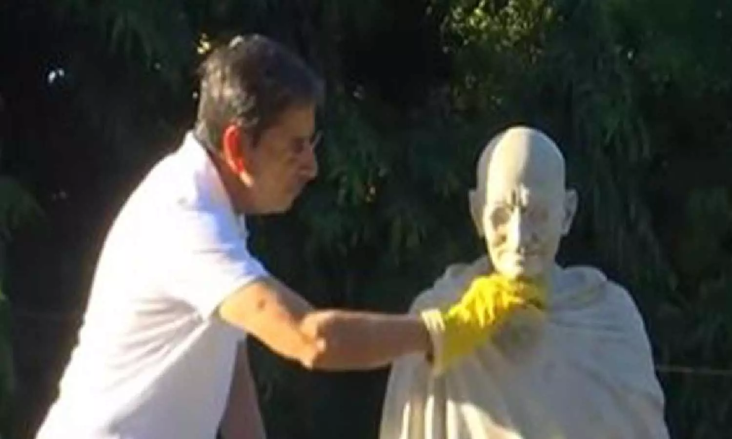 Tamil Nadu Governor RN Ravi cleans up premises of Gandhi Mandapam as part of Swachhata hi Seva campaign