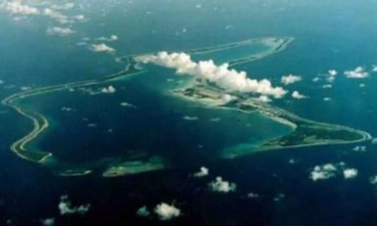 UK hands over Chagos Islands in Indian Ocean to Mauritius, holds on to military base UK hands over Chagos Islands in Indian Ocean to Mauritius, holds on to military base