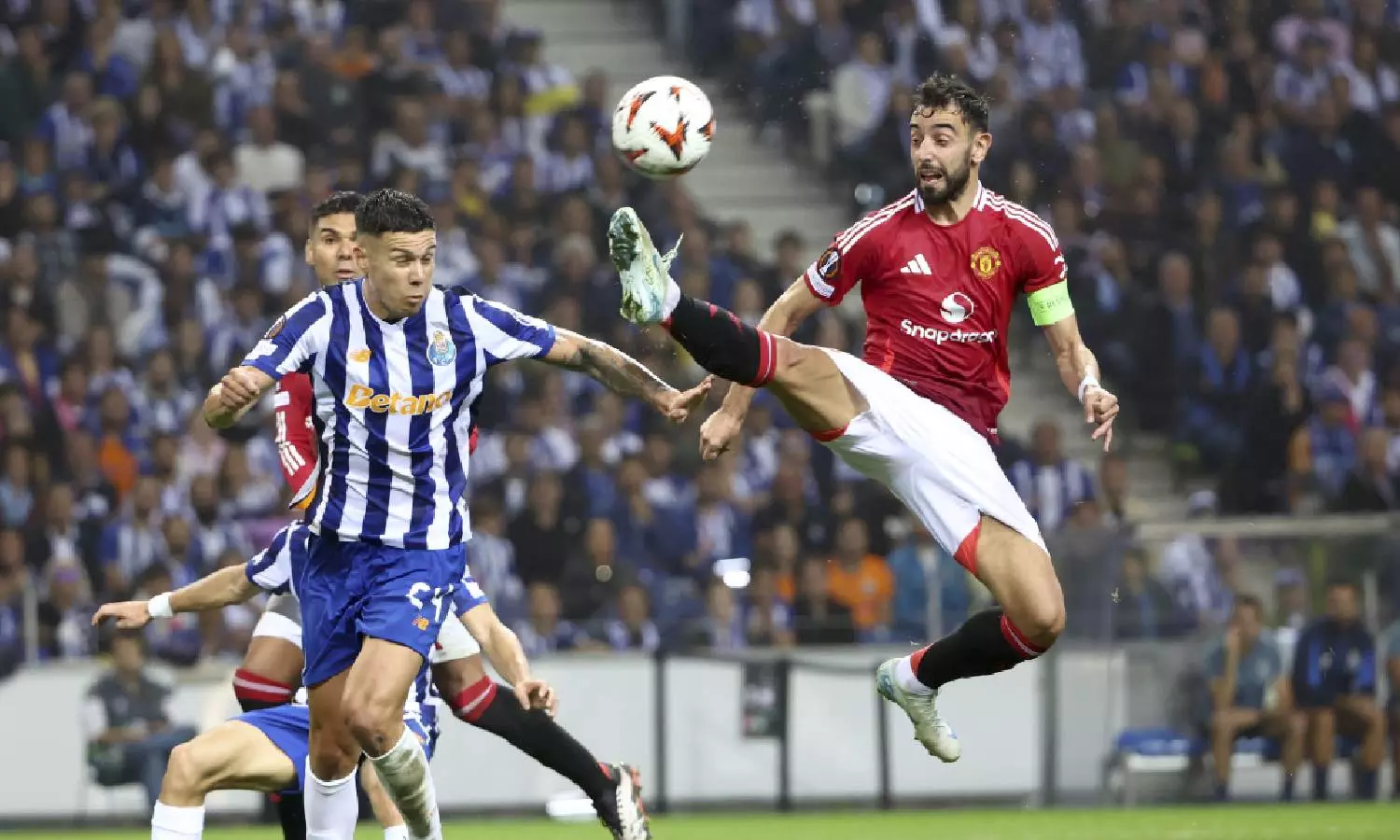 Europa League: Maguire salvages draw for Man United after Fernandes sent off again