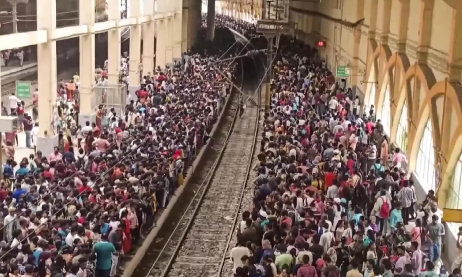 Passenger footfall in MRTS surged to 3 lakh on IAF air show day