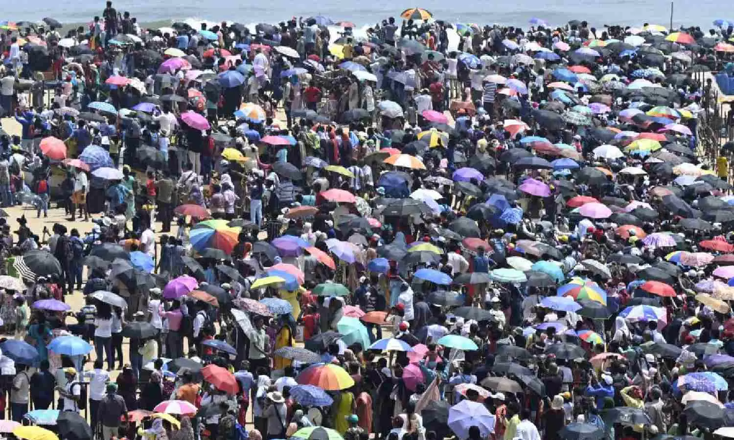 Chennai IAF air show attendees sought fire engines to quench their thirst Chennai IAF air show attendees sought fire engines to quench their thirst