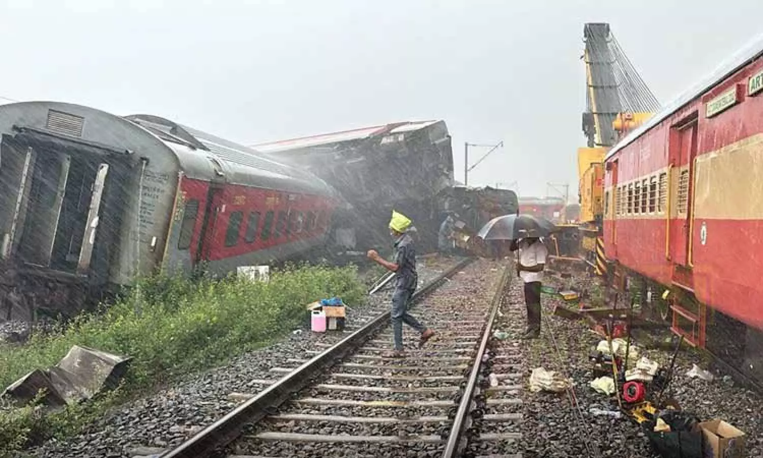 Heavy rain in Tiruvallur hinders restoration works after Bagmati Express collision Heavy rain in Tiruvallur hinders restoration works after Bagmati Express collision