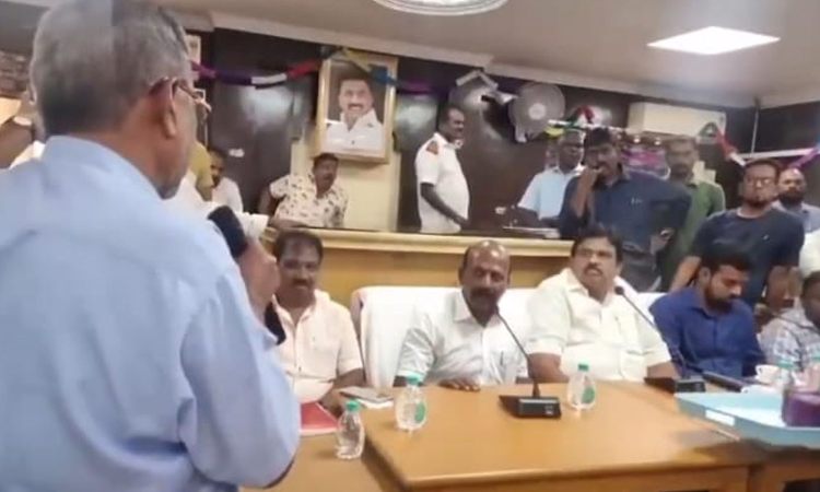 TN Health minister holds review meeting to prevent flooding in Puzhuthivakkam