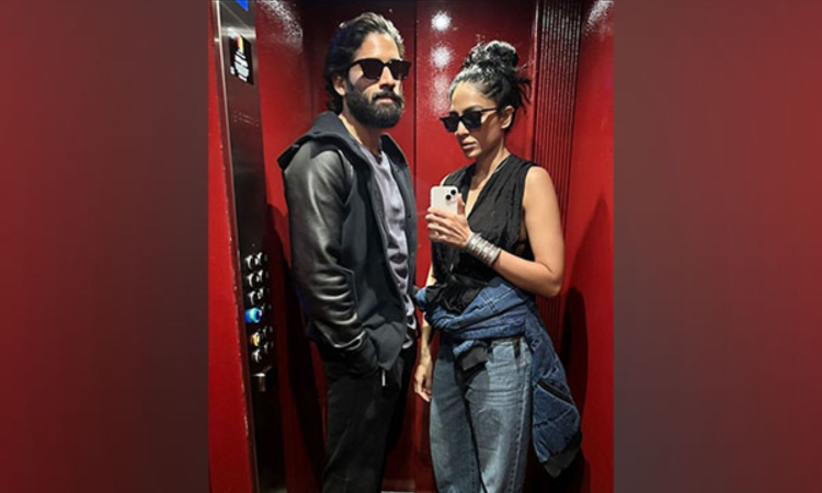 Naga Chaitanya twins with fiancee Sobhita Dhulipala in black, shares selfie Naga Chaitanya twins with fiancee Sobhita Dhulipala in black, shares selfie