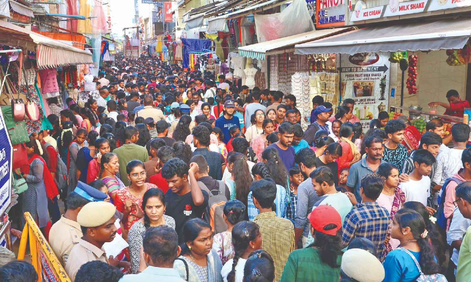 As Deepavali sales see a lull, textile shops in Chennai offer designs over discounts As Deepavali sales see a lull, textile shops in Chennai offer designs over discounts