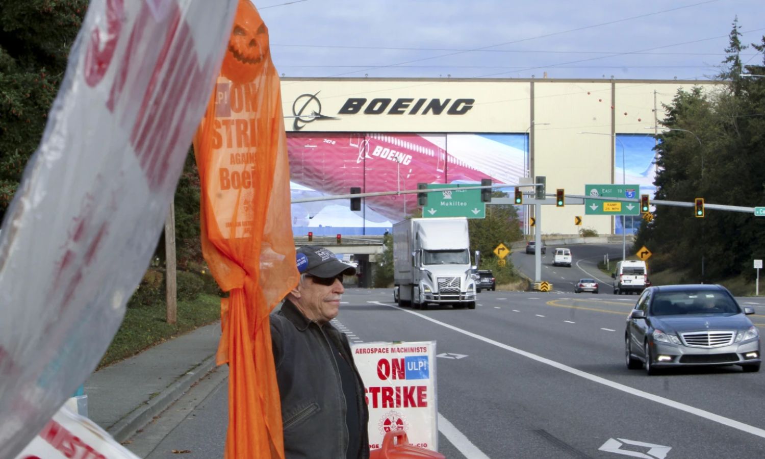 Boeing reports USD 6 bn quarterly loss ahead of vote by union workers who crippled production