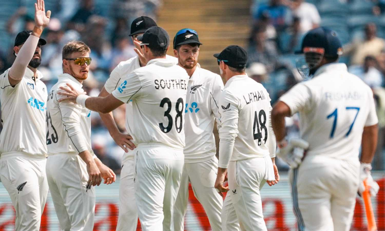 India fail trial by spin, collapse to 107/7 at lunch on Day 2 to trail New Zealand by 152 runs India fail trial by spin, collapse to 107/7 at lunch on Day 2 to trail New Zealand by 152 runs