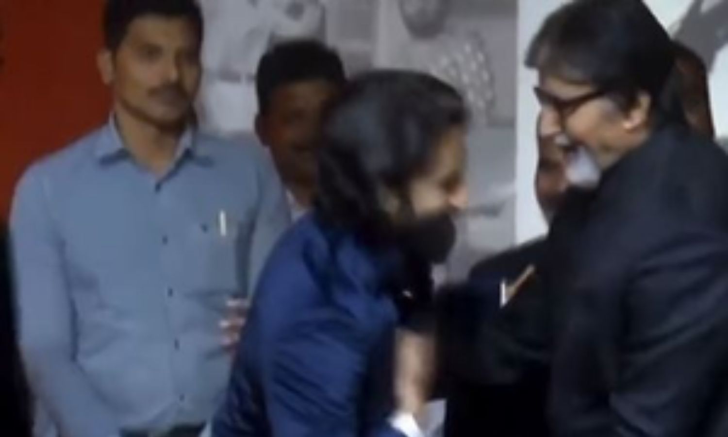 Naga Chaitanya touches Big B’s feet as a mark of respect at ANR National Awards