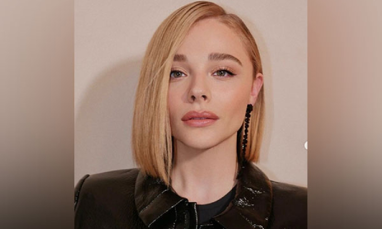 Chloe Grace Moretz comes out as gay woman in early voting post