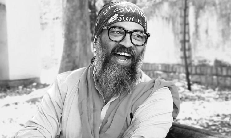 Kannada film maker Guruprasad found hanging in Bengaluru flat