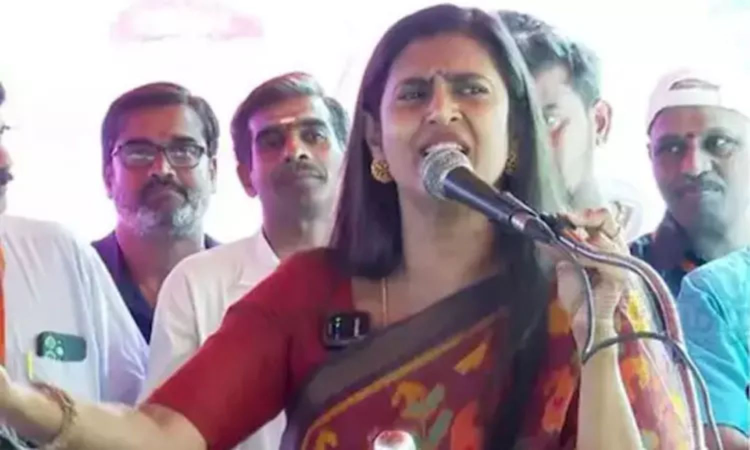 Actor Kasturi withdraws reference to Telugus, says never intended to hurt them Actor Kasturi withdraws reference to Telugus, says never intended to hurt them