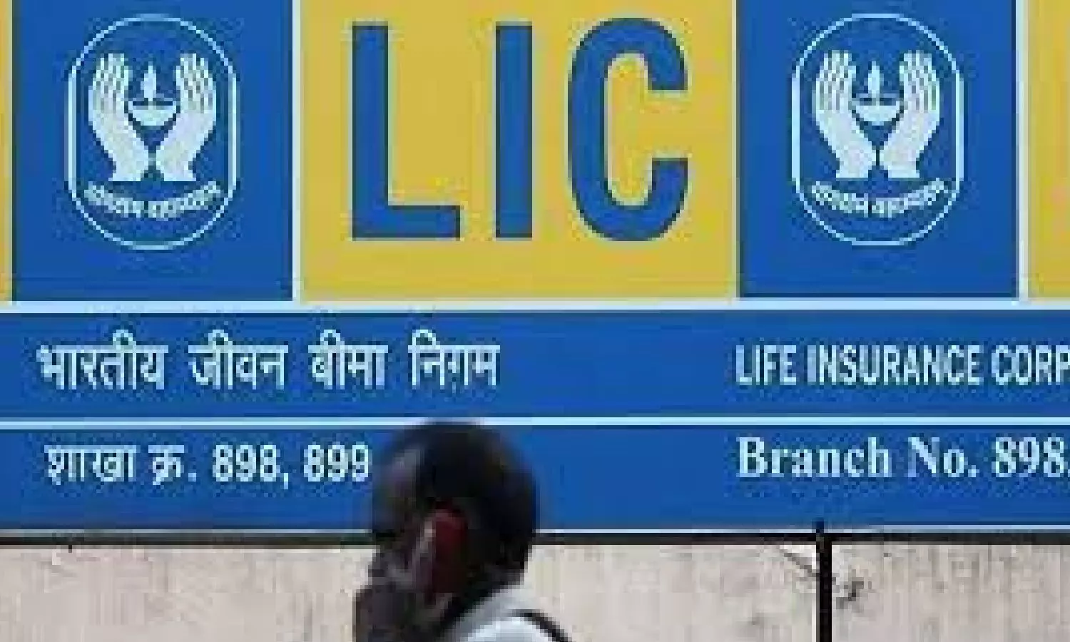 After Hindi imposition criticism, LIC says bug caused portal to not show dual language option After Hindi imposition criticism, LIC says bug caused portal to not show dual language option
