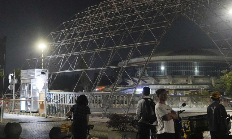 35 dead as driver hits crowd in Chinese city 35 dead as driver hits crowd in Chinese city