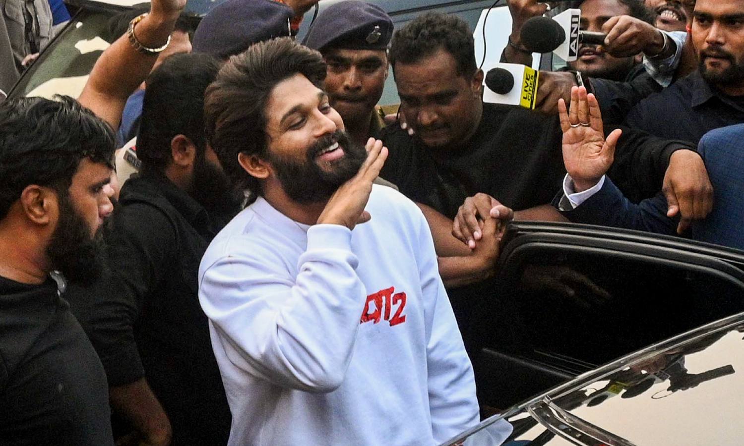 Allu Arjuns Pushpa 2 earns Rs 621 crore at global box office in three days Allu Arjuns Pushpa 2 earns Rs 621 crore at global box office in three days