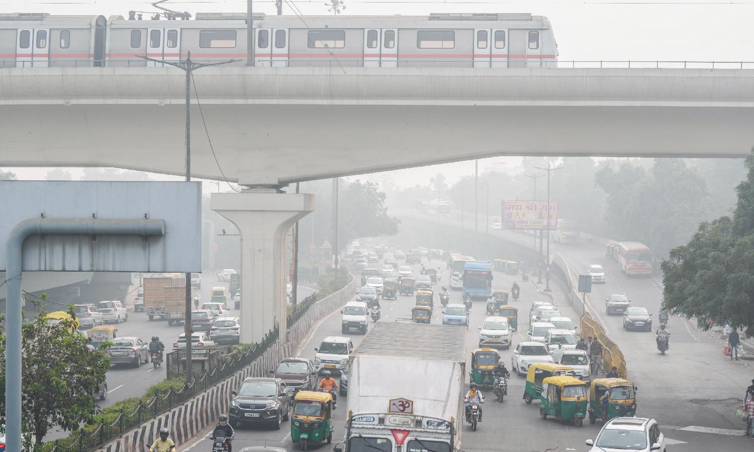 Toxic haze envelops Delhi, doctors warn of health risks for all Toxic haze envelops Delhi, doctors warn of health risks for all