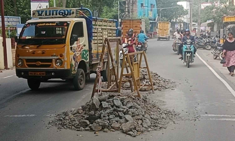 Residents protest against iron barricades causing traffic congestion in Pazhavanthangal