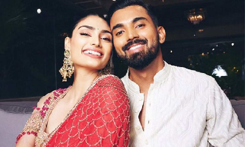 Athiya Shetty praises hubby KL Rahuls performance at Perth, says he never gives up