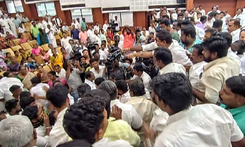 Scuffle erupts at AIADMK’s Madurai review meeting too
