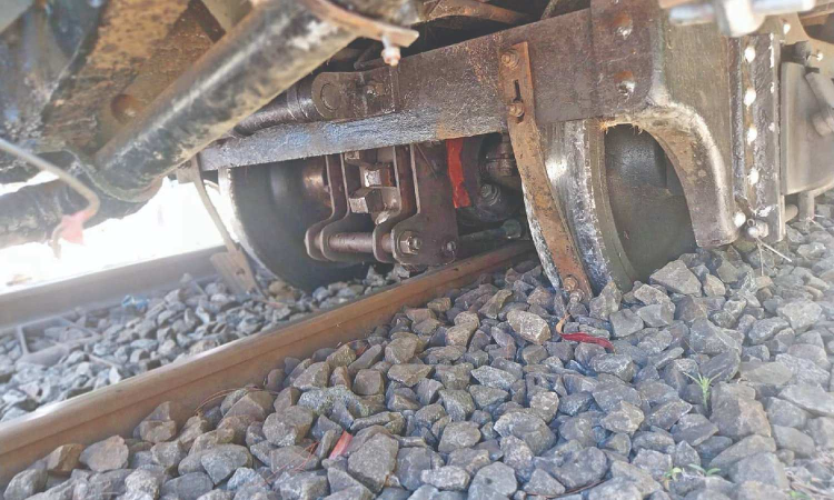 20 wagons of goods train derail in Bilaspur railway division of Chhattisgarh