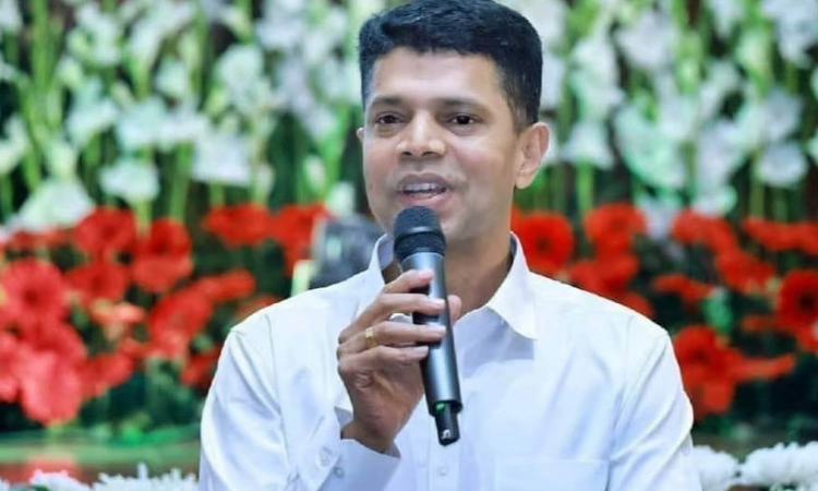 Pandian makes public appearance after 5 months, attends wedding of BJD leaders daughter Pandian makes public appearance after 5 months, attends wedding of BJD leaders daughter
